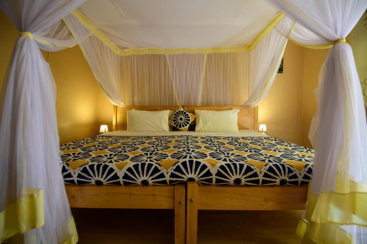 Cycad Entebbe Guest House Exterior photo