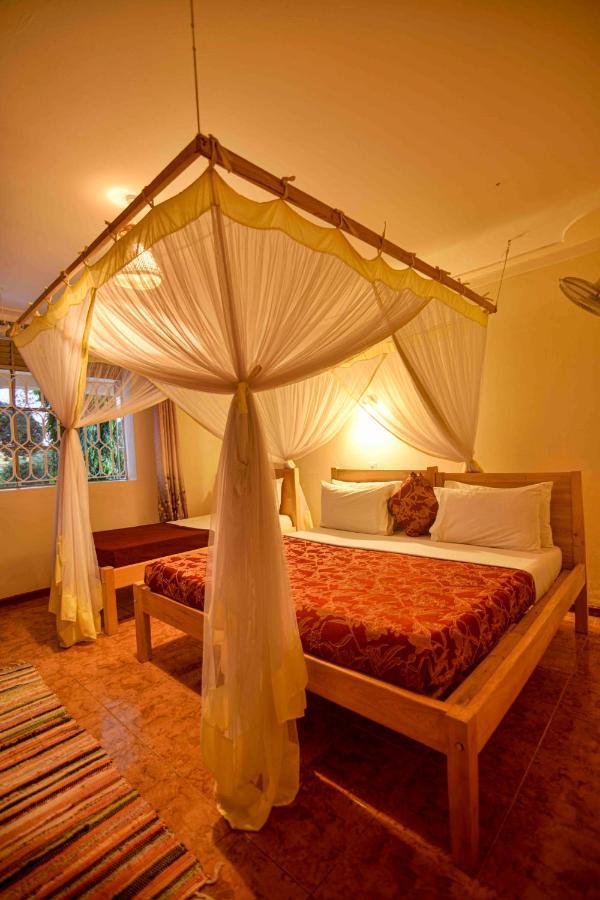 Cycad Entebbe Guest House Exterior photo