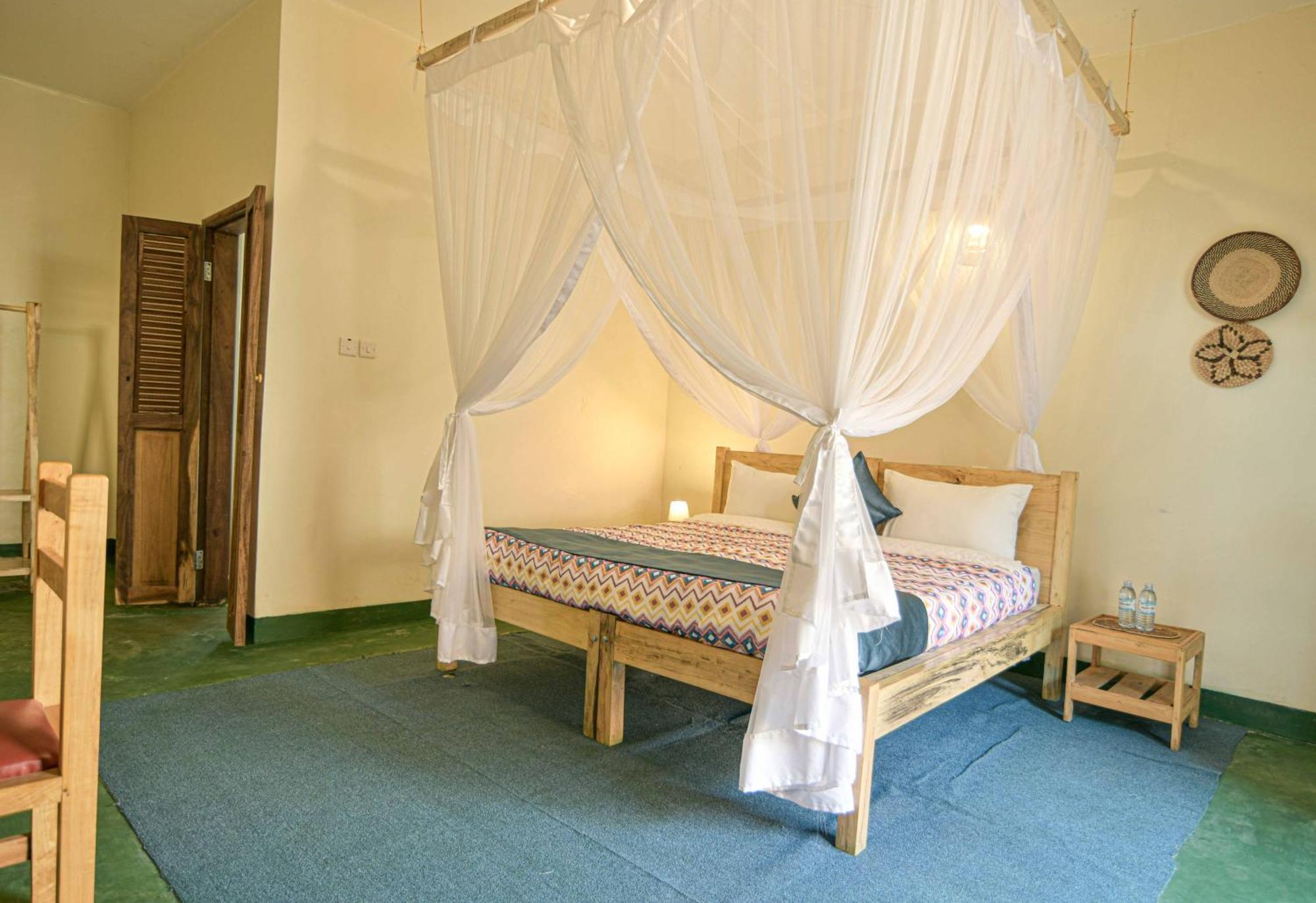 Cycad Entebbe Guest House Exterior photo