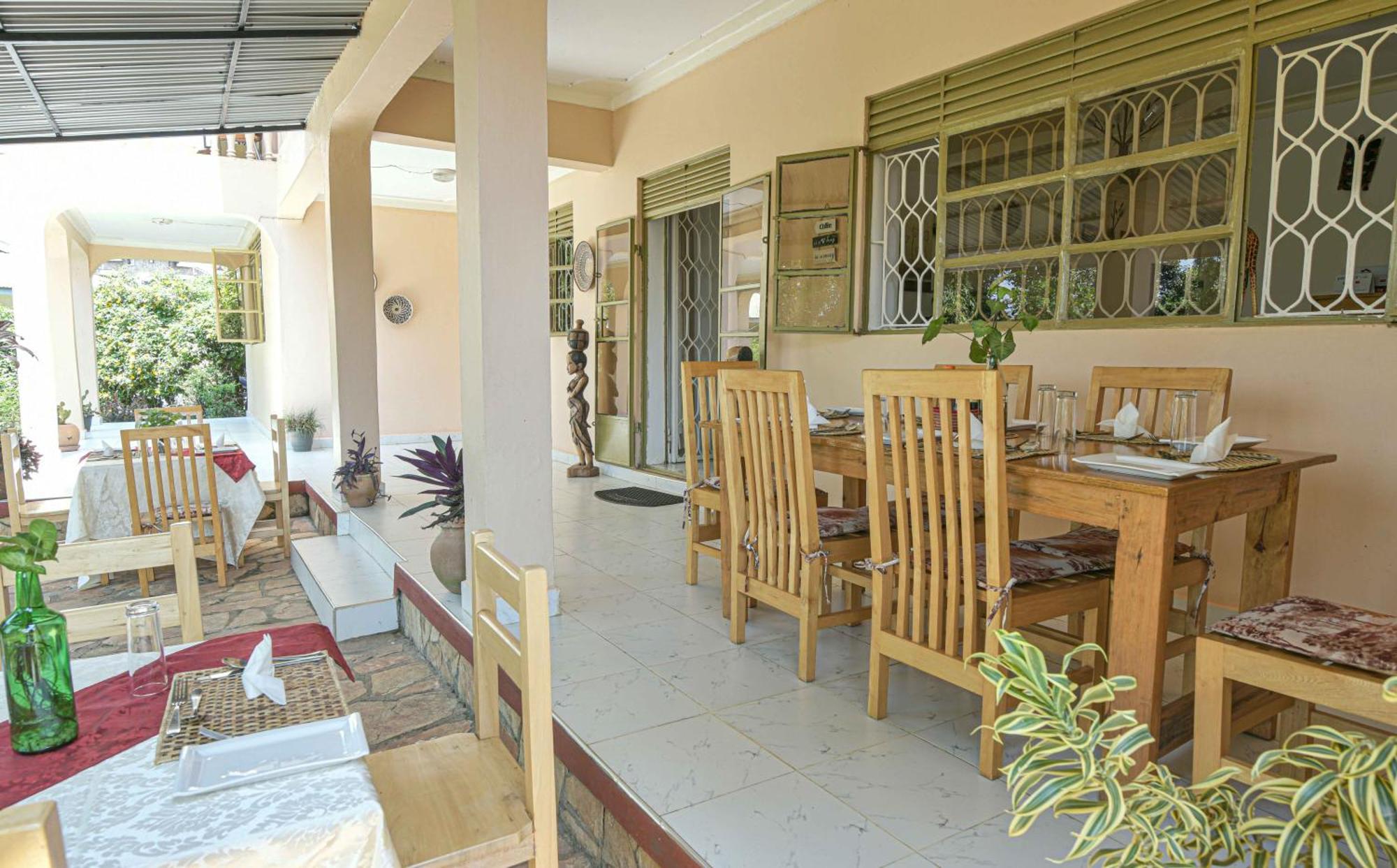 Cycad Entebbe Guest House Exterior photo